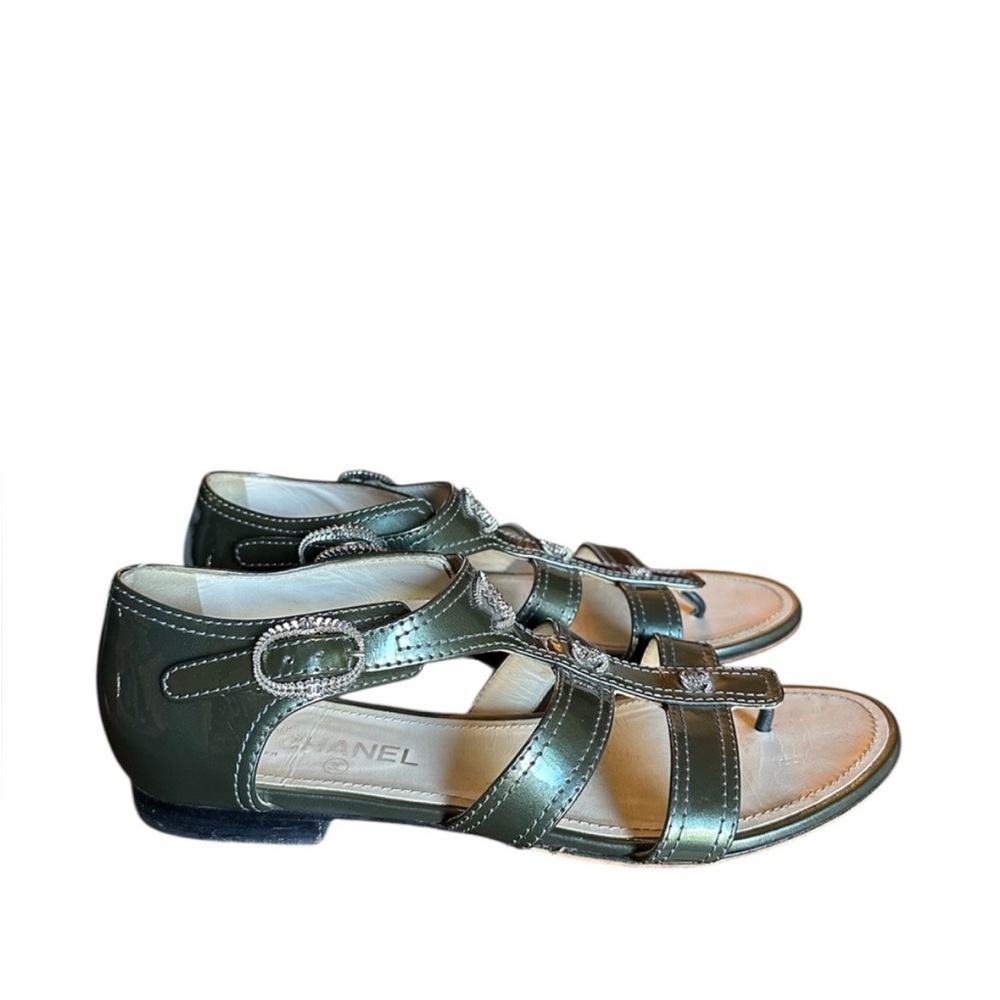 RARE Chanel iconic logo sandals
RETAIL 995 - Picture 3 of 8